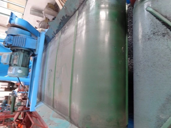Magnetic belt conveyor for steel wire extraction from tires